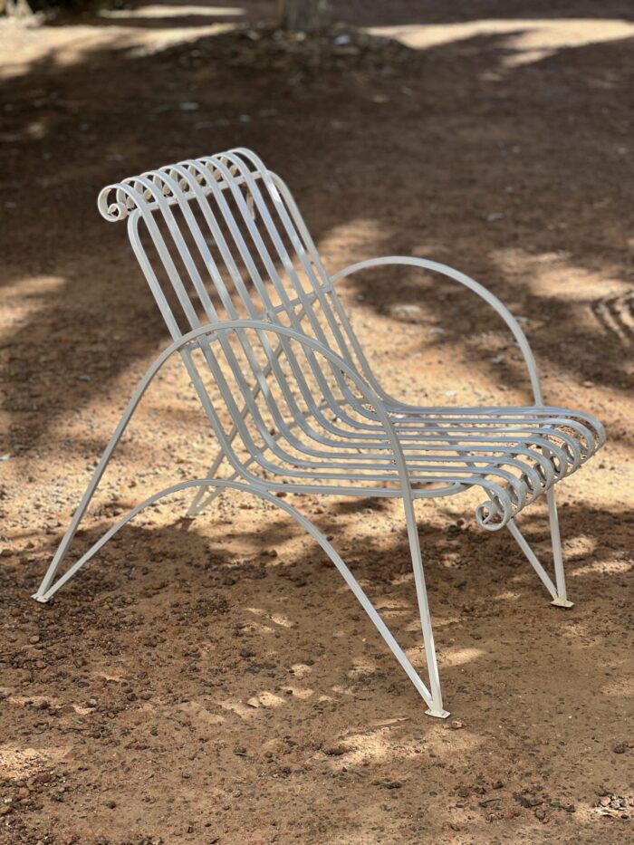 Swirl lounge chair