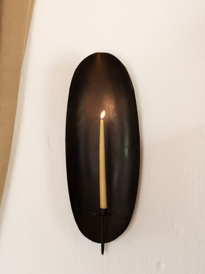 Shield candle holder