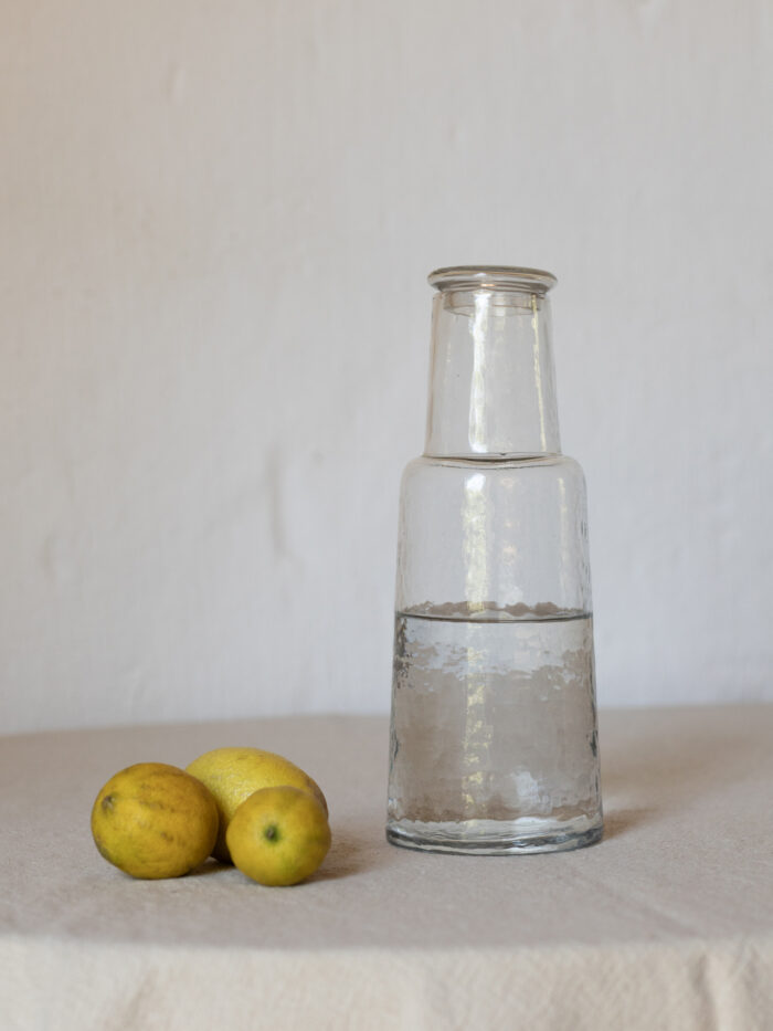 Clear glass carafe with lid
